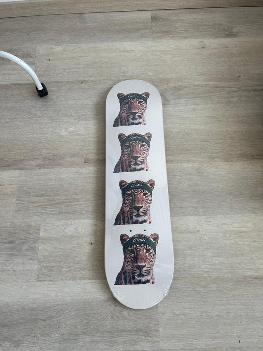Jaguar met designer hoofdband board